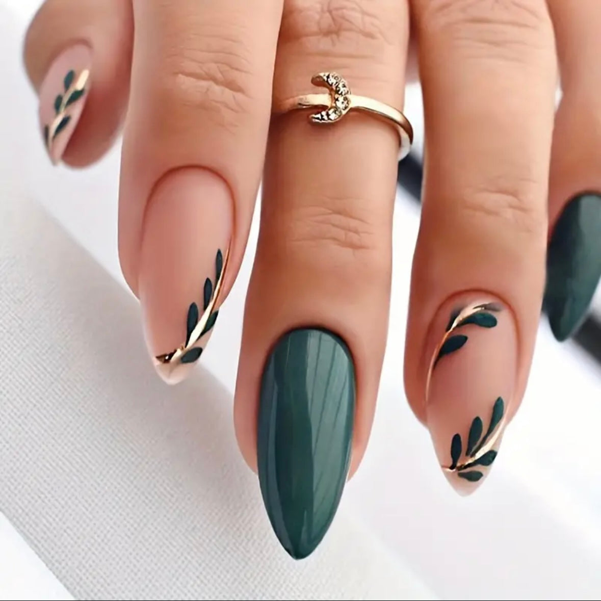 Emerald Elegance • Green Nails • Press-on Nails